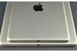 Rückseite des iPad 5 in Spacegrau und Silber