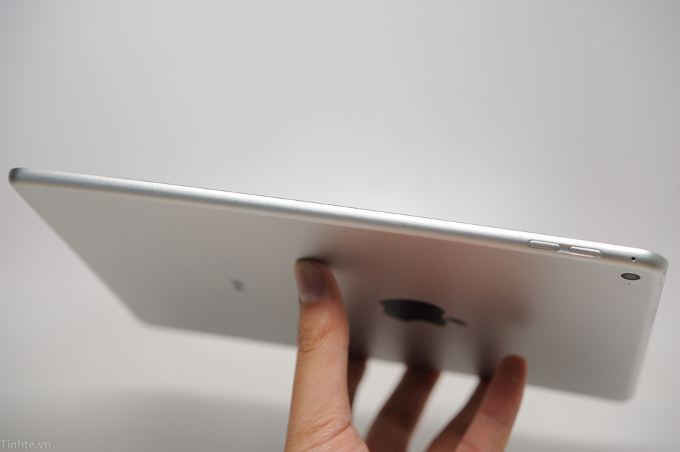 Die Seitenansicht des iPad Air 2