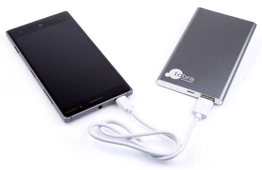 powerbank-mit-smartphone