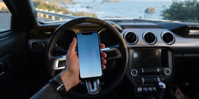 Digitales Cockpit in smarten Fahrzeugen